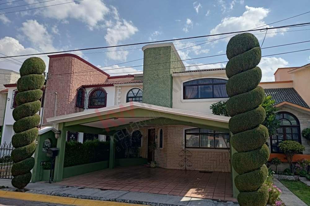 Casa Frente al Hospital Español. Junto a Hospital INTERMÉDICA y Colegio  CEDRUS., 130 Pirules Arboledas de San Javier Pachuca General - Tu Casa Mi  Casa