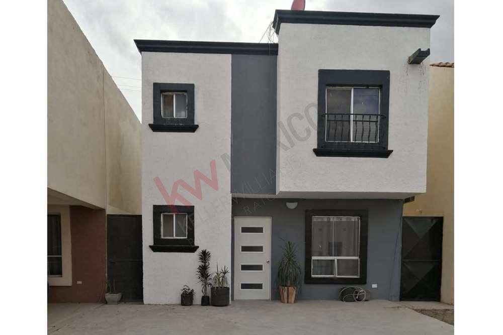 Venta de Residencia en fraccionamiento cerrado con diseño co