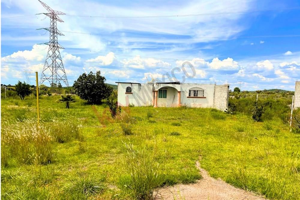 Crece tu plusvalia  con este Terreno comercial a pie de carretera 400 km 19.5