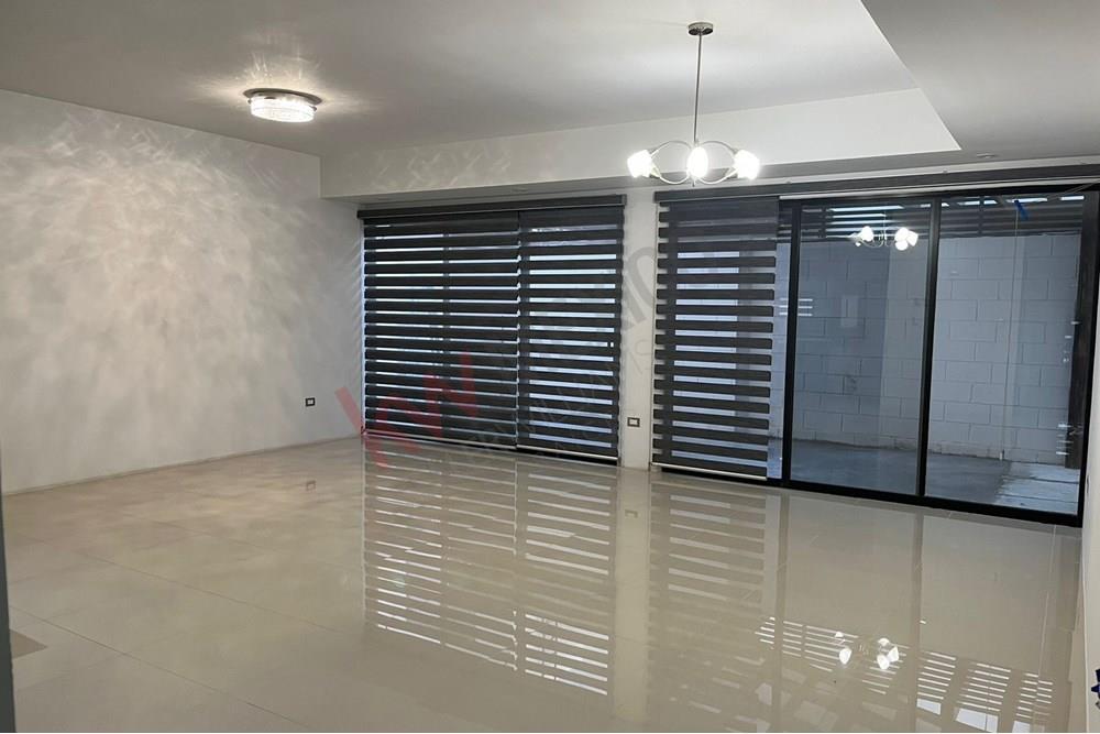 CASA EN RENTA DE 4 RECAMARAS (1 EN PLANTA BAJA) EN ALTARIA 7
