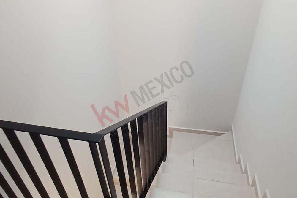 Renta de Casa con 4 Recamaras en Alleza Mirador