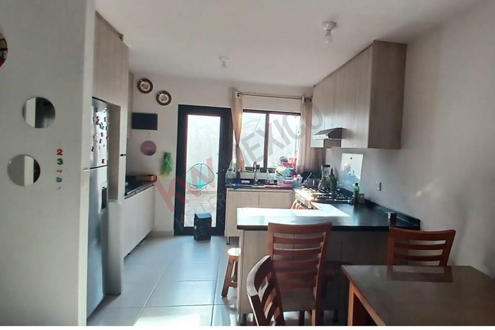 Renta de Casa con 4 Recamaras en Alleza Mirador