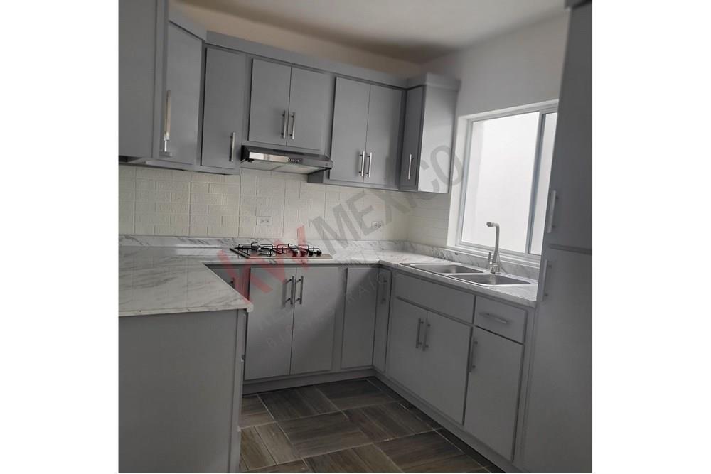 CASA DE UN PISO EN VENTA, ESTILO CONTEMPORÁNEO, COLONIA MAGISTERIAL (Muy cerca de Los Nogales)