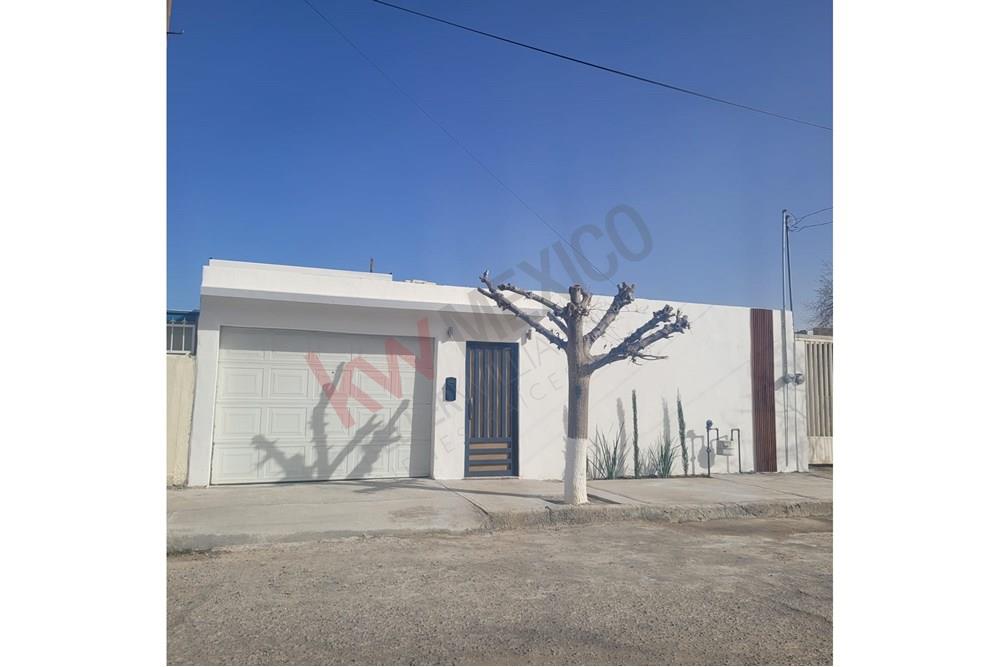 CASA DE UN PISO EN VENTA, ESTILO CONTEMPORÁNEO, COLONIA MAGISTERIAL (Muy cerca de Los Nogales)