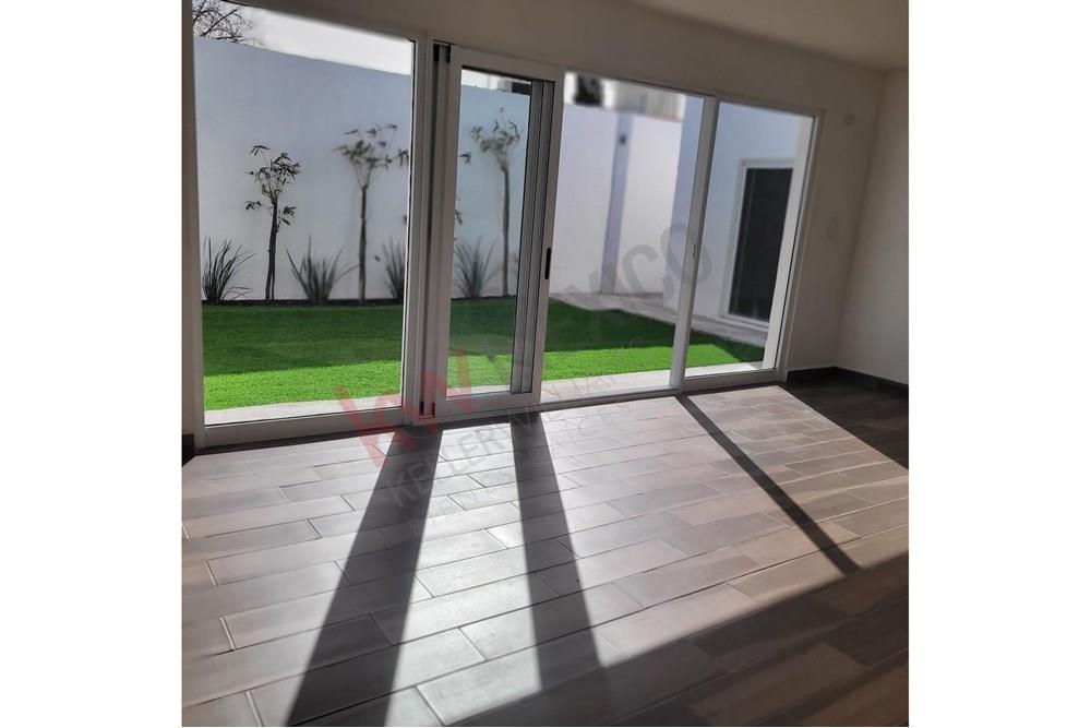 CASA DE UN PISO EN VENTA, ESTILO CONTEMPORÁNEO, COLONIA MAGISTERIAL (Muy cerca de Los Nogales)