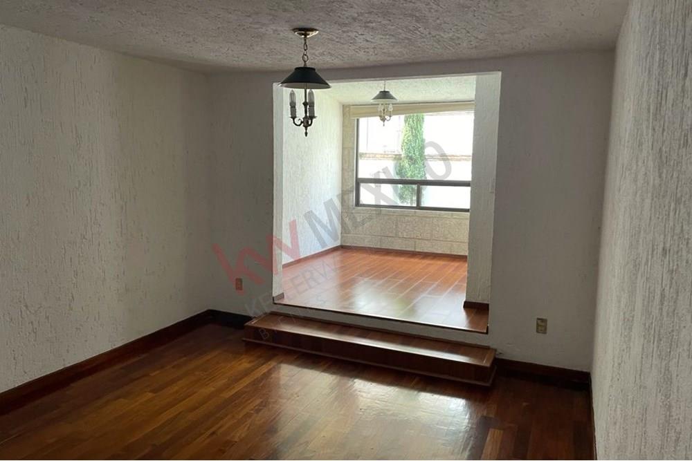 CASA DE 4 RECÁMARAS EN RENTA A UNA CUADRA DE LOS ARCOS, PATHÉ, QRO.