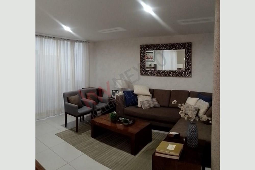 CASA EN VENTA EL REFUGIO QUERETARO CON CUARTO DE SERVICIO