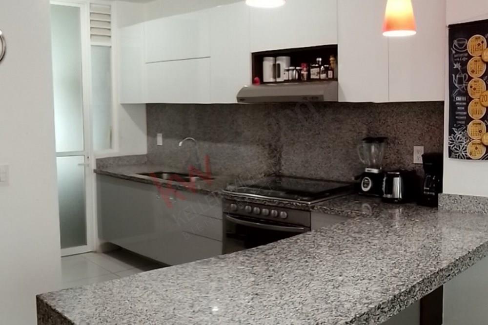 CASA EN VENTA EL REFUGIO QUERETARO CON CUARTO DE SERVICIO