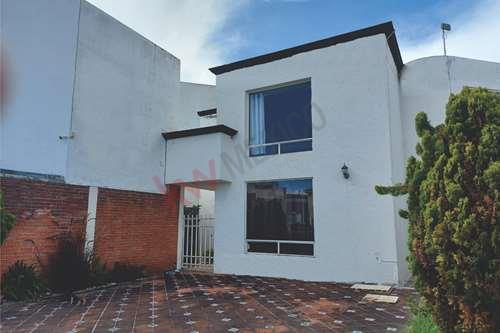 Casa amplia Estilo Mexicano en Zerezotla, vive rodeado de naturaleza en  Cholula, Puebla!