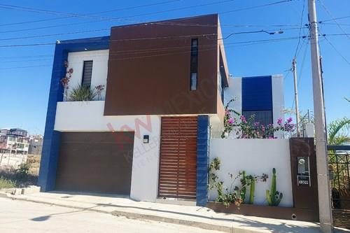 CASA EN VENTA EN FRACCIONAMIENTO SANTA LUCIA ROSARITO