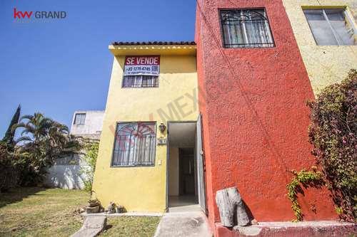 Casa en Venta en Lomas del Sur Tlajomulco con Terreno excedente escriturado