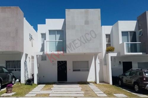 Casa amueblada en renta en condominio San Isidro juriquilla