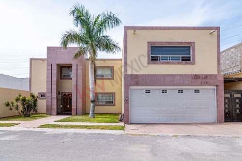 Casa en Venta en Gomez Palacio, Fraccionamiento Cerrado, San Patricio