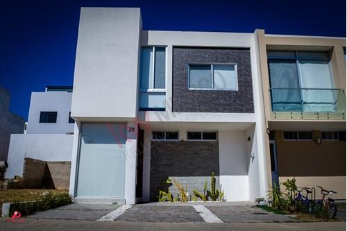 Se Renta casa Amueblada en Valle Imperial, Zapopan, Jalisco.