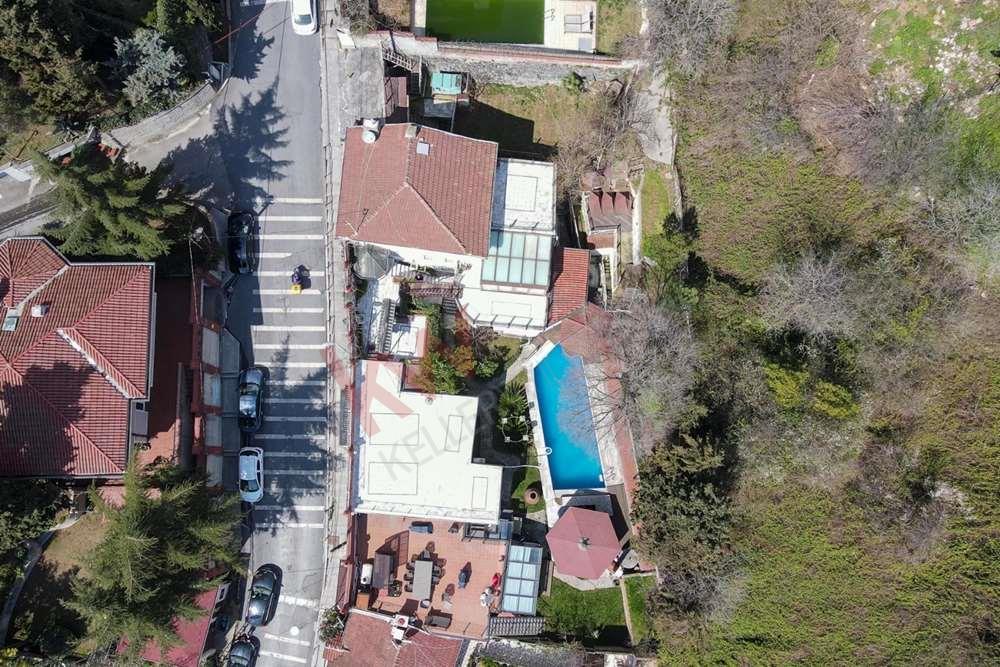 Küçük Bebek�te Geniş Arazili Birlikte Satılık 2 Bağımsız Villa