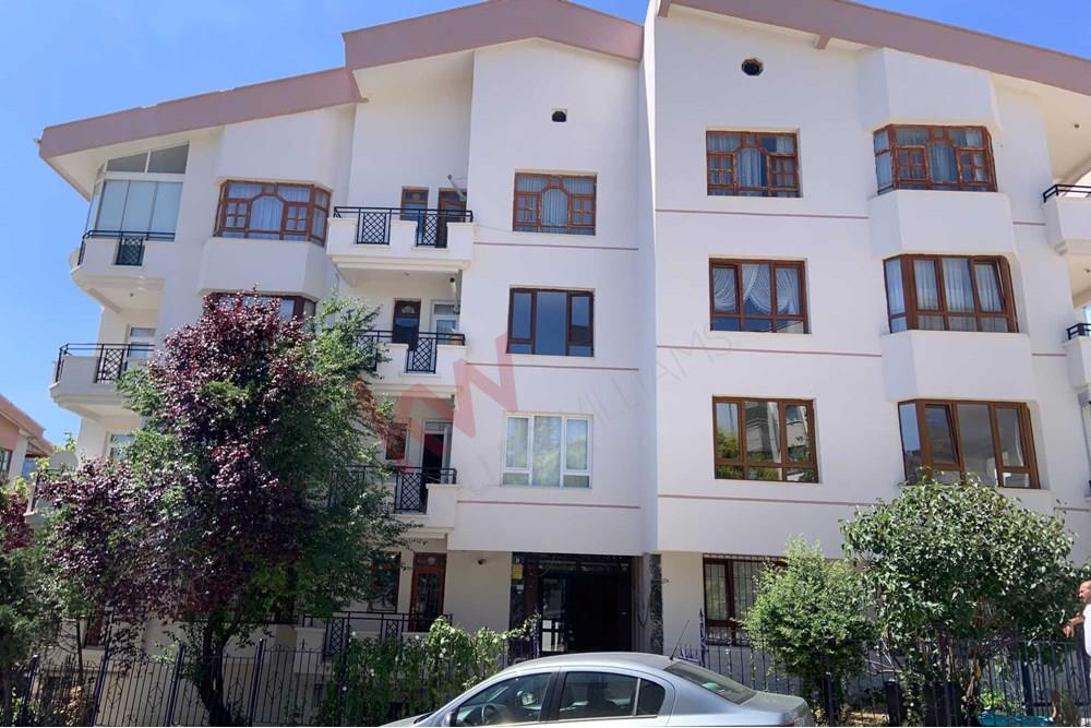 MÜRSEL ULUÇ MAH 942 CAD ÜZERİNDE TEMİZ BAKIMLI VE BOŞ 2+1 FIRSAT DAİRESİ