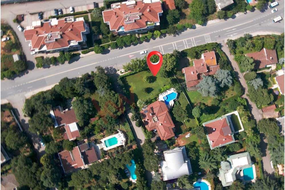 Tuzla Mercan�da 1500 m² Bahçeli Satılık Havuzlu Lüks Villa
