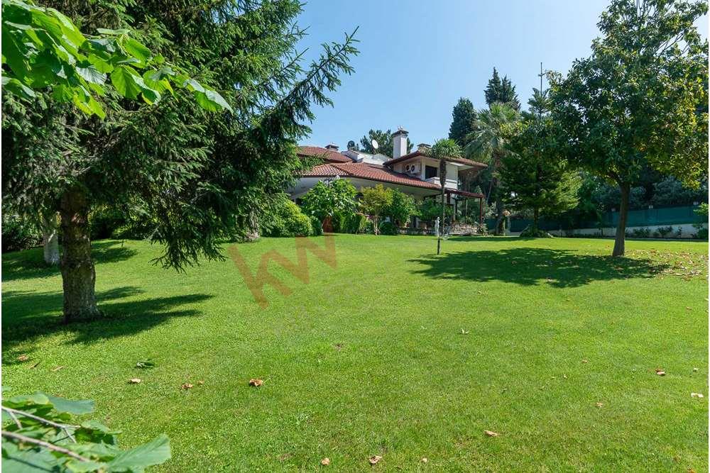 Tuzla Mercan�da 1500 m² Bahçeli Satılık Havuzlu Lüks Villa