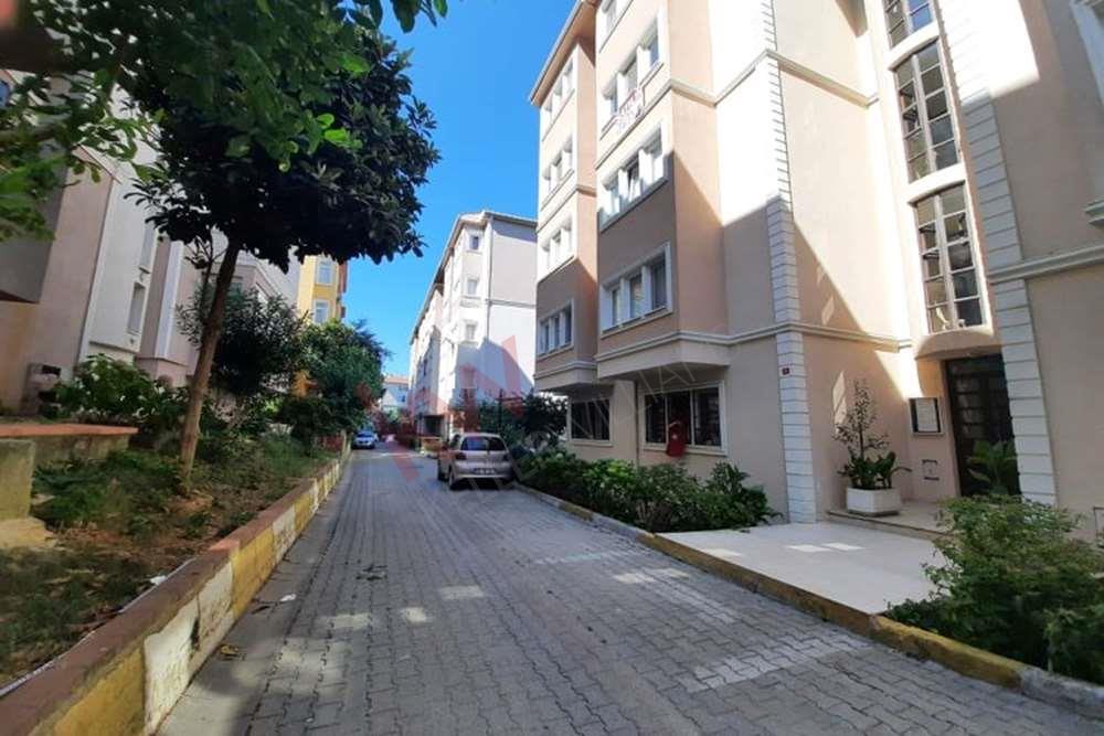 ATA 2 Sitesi 3 Cephesi Aydınlık ve Yeşillikler İçinde Satılık Daire