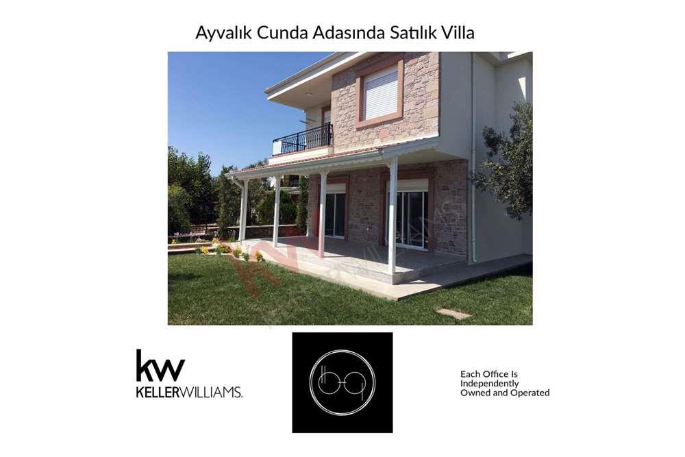 kw berat gokce den ayvalik cunda adasinda satilik muhtesem villa