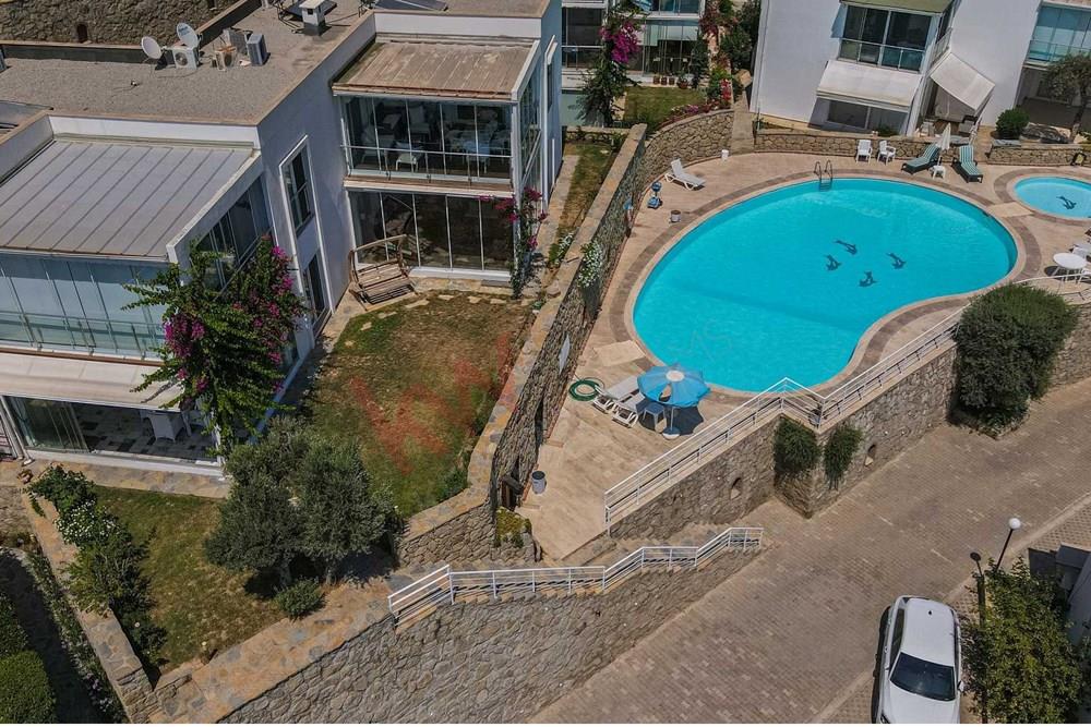 GÜMÜŞLÜK MOONLİGHT HOUSES'TA DENİZ MANZARALI BAHÇE KATI DAİRE