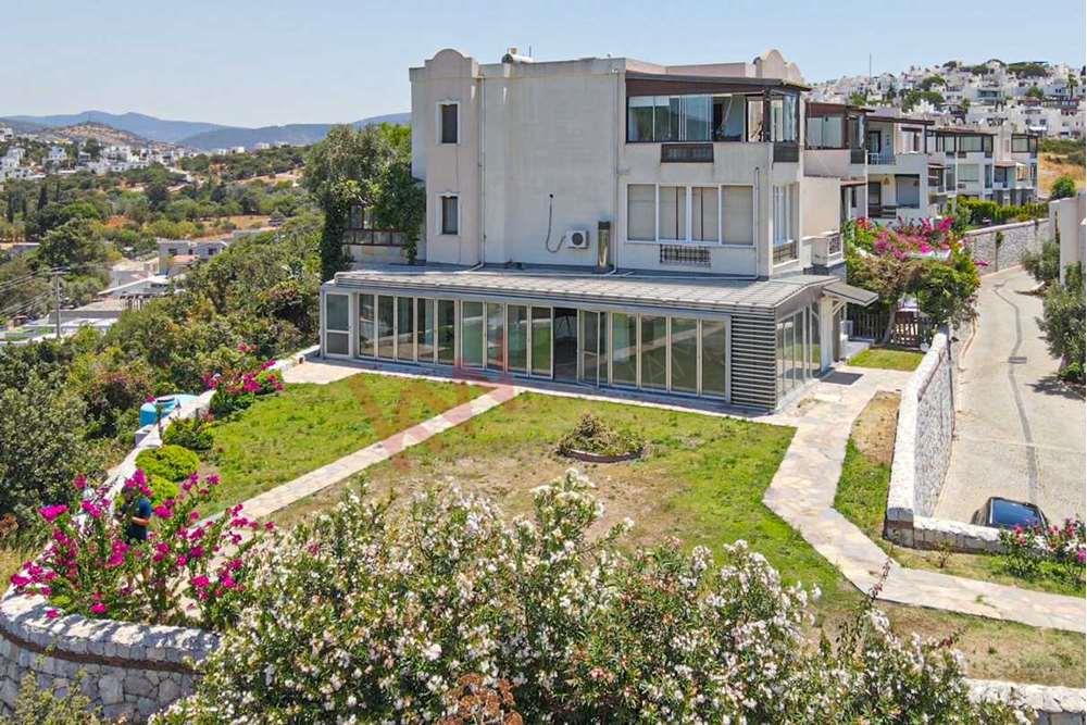 Bodrum Bitez� de, Geniş Bahçeli, Deniz Manzaralı, Satılık Daire