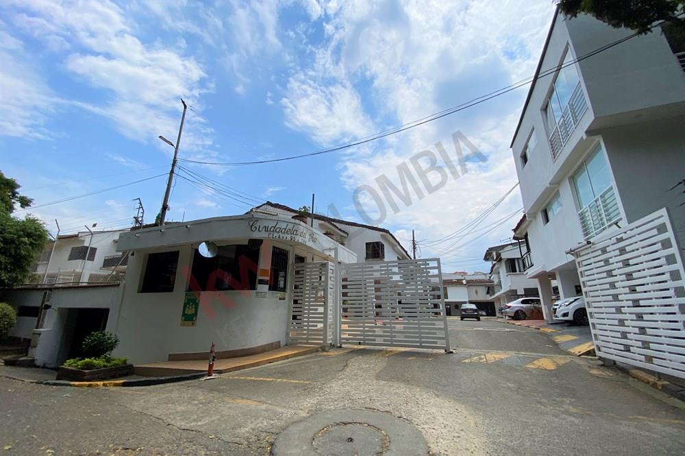 CASA EN VENTA EN CONDOMINIO EN EL SUR DE CALI, BARRIO MELENDEZ