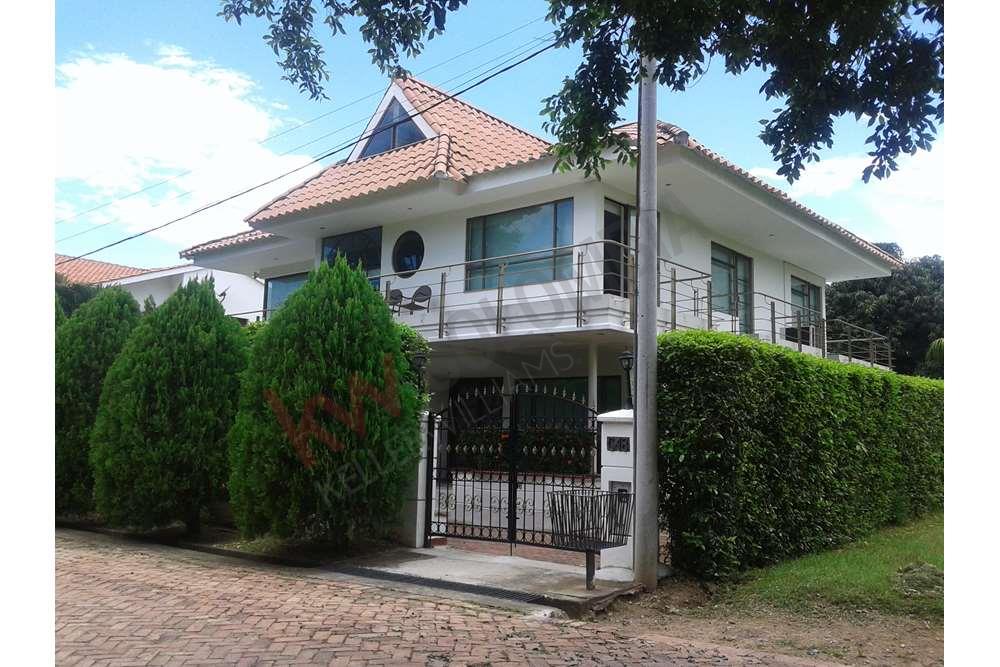 Casa campestre en Venta, KM 14 vía Melgar Girardot, Condominio La Colina