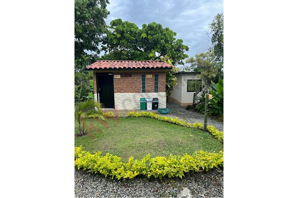 CASA CAMPESTRE REMODELADA AMPLIAS ZONAS VERDES CON PISCINA