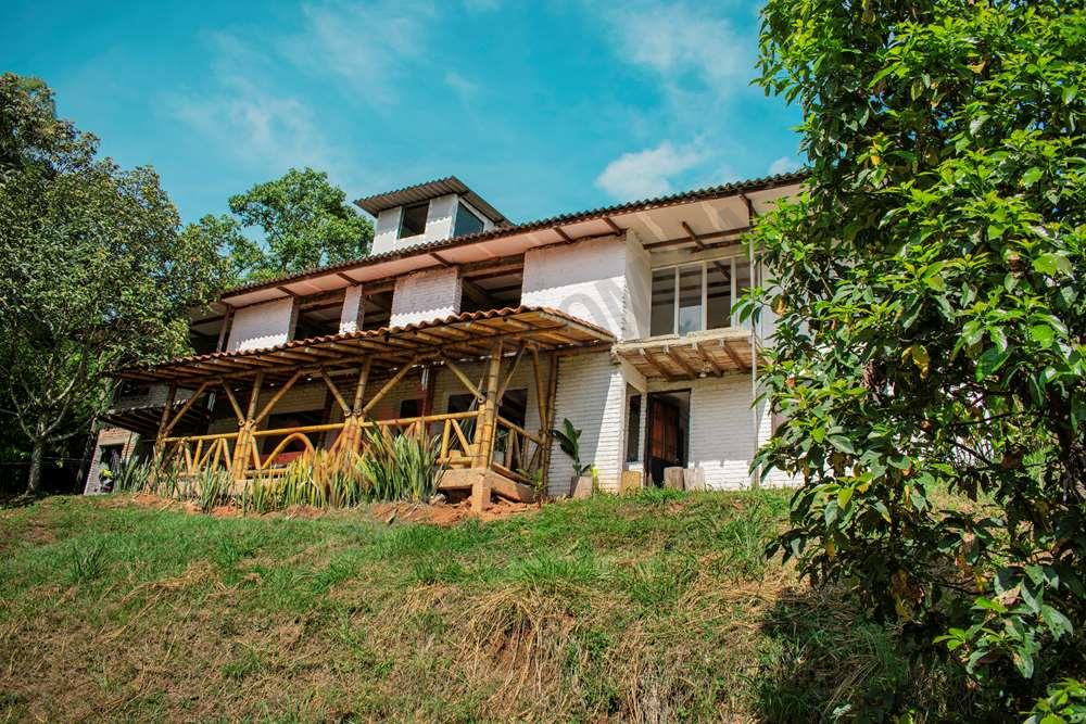 Venta de casa Campestre en Colinas de Miravalle II Jamundi Valle del Cauca  - Colombia