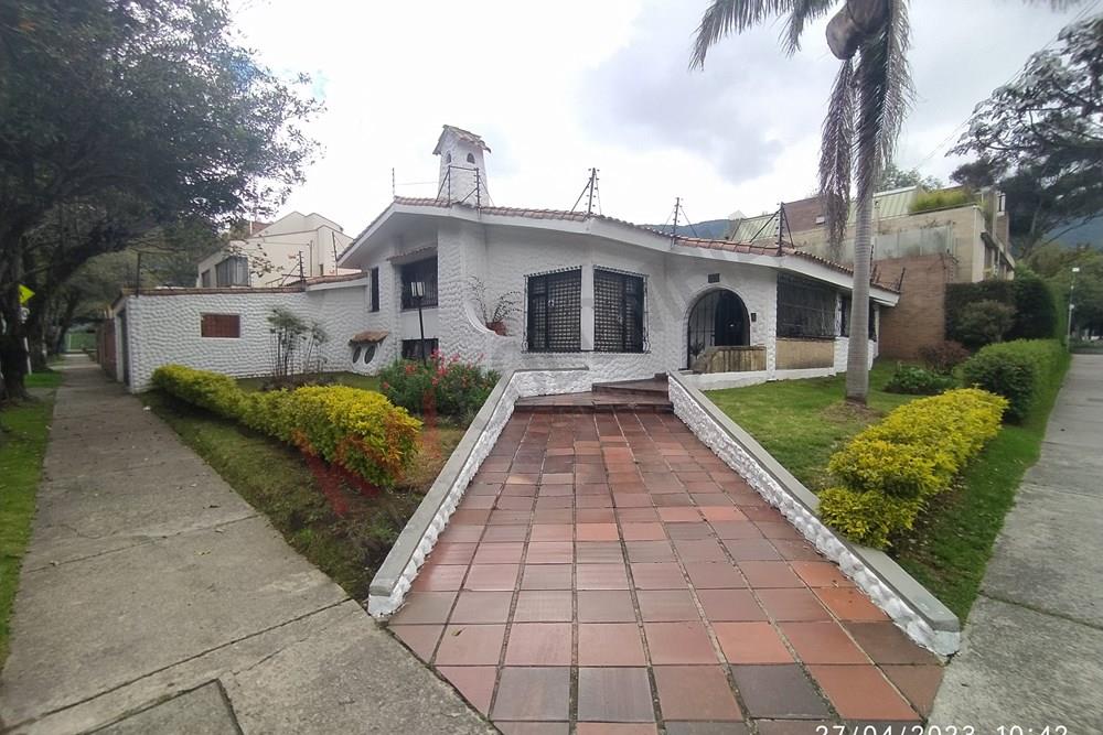 Hermosa casa estilo colonial en Santa Bárbara Alta