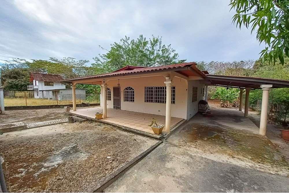 Se vende terreno con casa en Juan Hombron, Antón