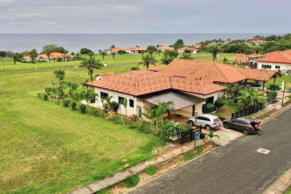 Venta de casa de playa en Andromeda, Pedasí.