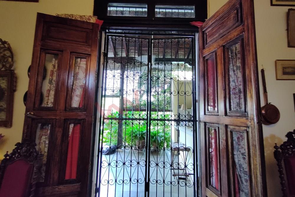 IMPRESIONANTE ELEGANCIA HABLA DEL ENCANTO DEL VIEJO MUNDO EN ESTA CASA  COLONIAL ESPAÑOLA TRADICIONAL EN GRANADA