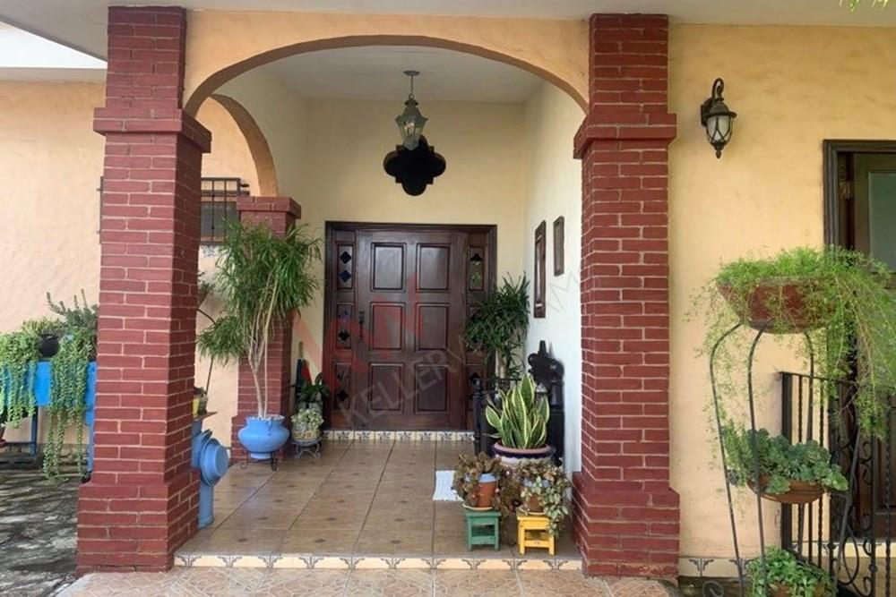 Vendo linda y amplia casa en Santo Domingo