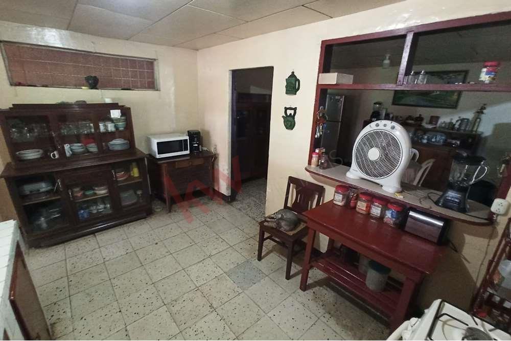 VENTA DE CASA EN GRANADA