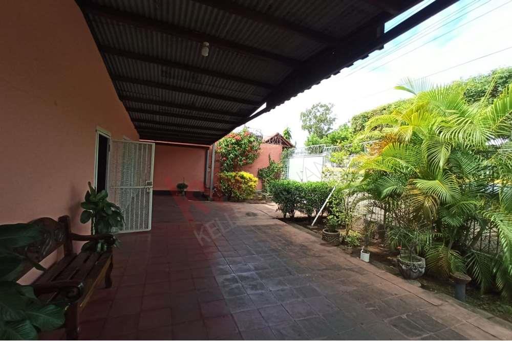 VENTA DE CASA EN GRANADA