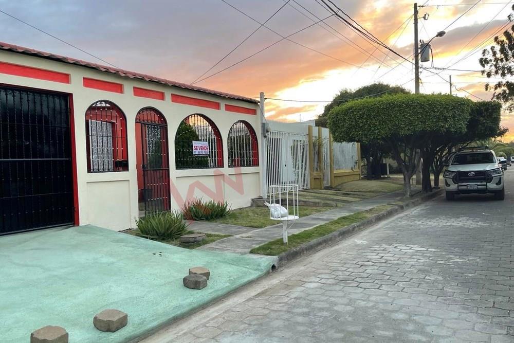 Rento bonita casa en residencial cerca del aeropuerto