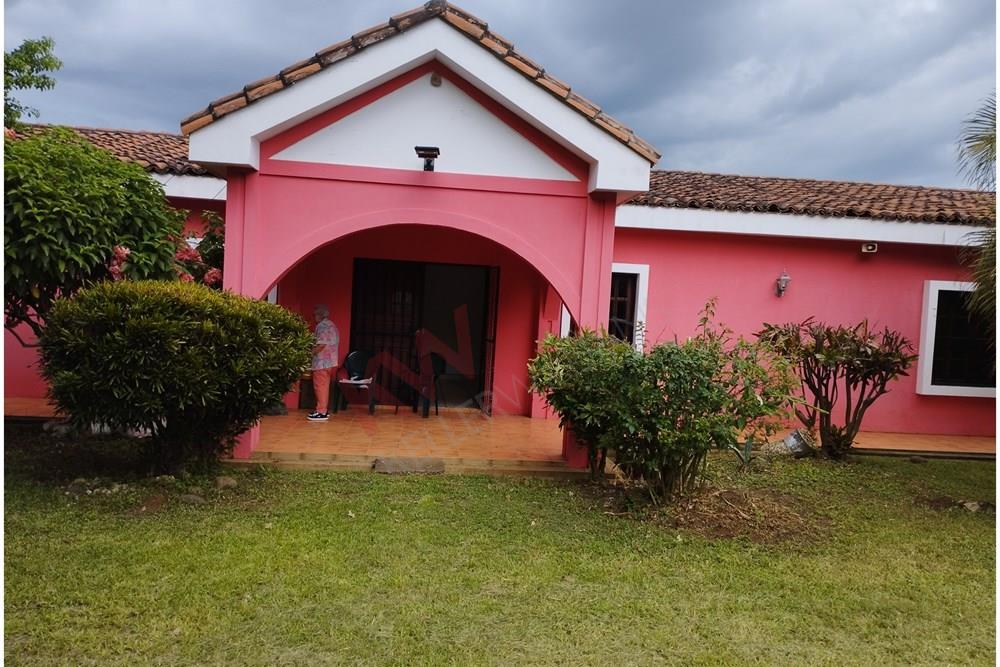 VENTA DE HERMOSA CASA ESTILO CAMPESTRE CON PISCINA