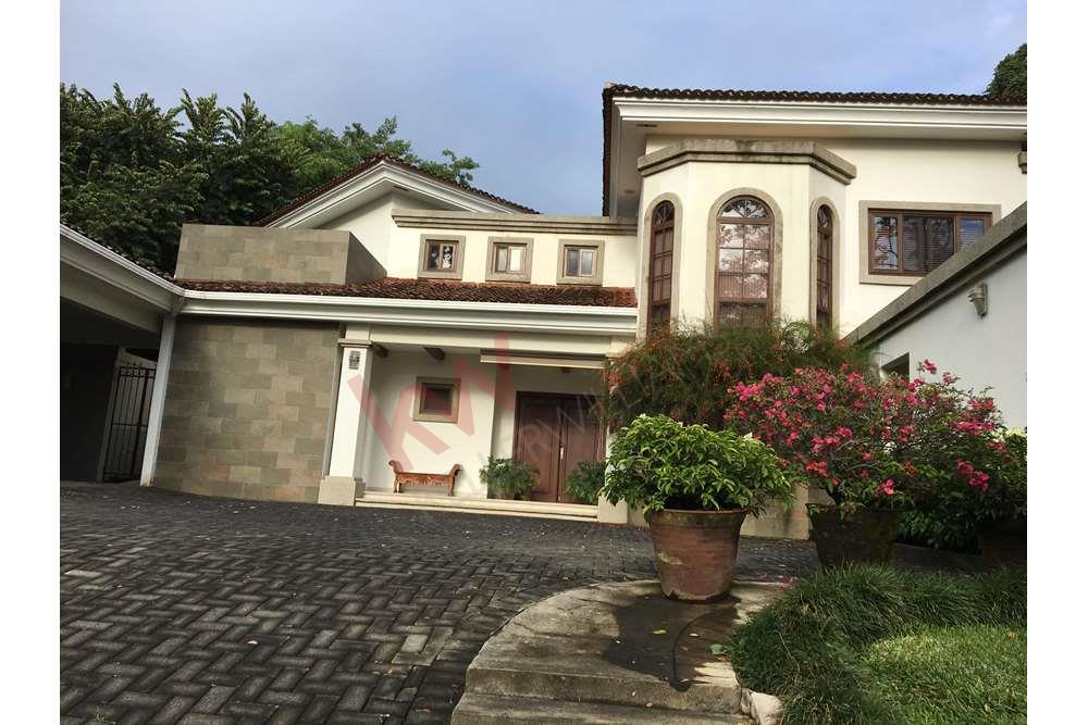 Se Vende linda casa en Villa Fontana Sur