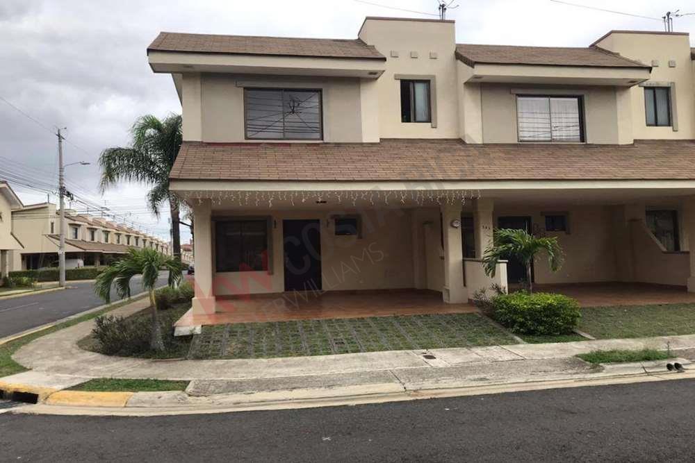 Venta de Hermosa Casa en Condominio El Prado en San Pablo de Heredia.