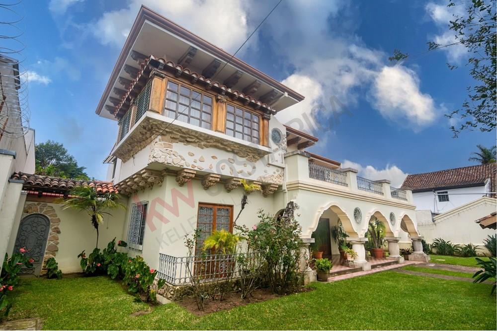 HOUSE FOR SALE IN BARRIO ESCALANTE