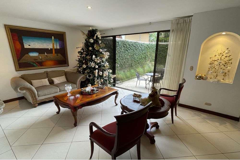 Venta de Hermosa Casa en Condominio Palma Real, Lindora, Santa Ana.