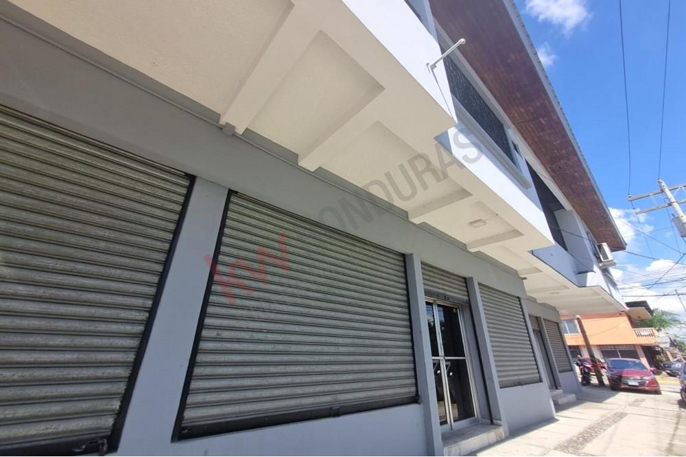 Locales comerciales en renta, fte a calle en Guamilito San Pedro Sula