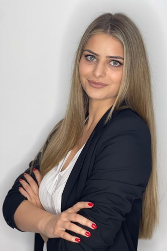 agent za nekretnine: Nikolina Grbić