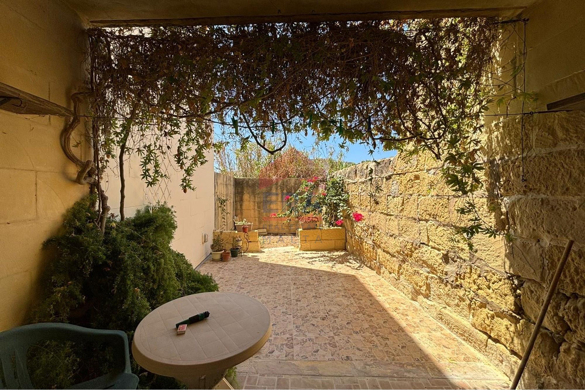 Ejendom i Għasri