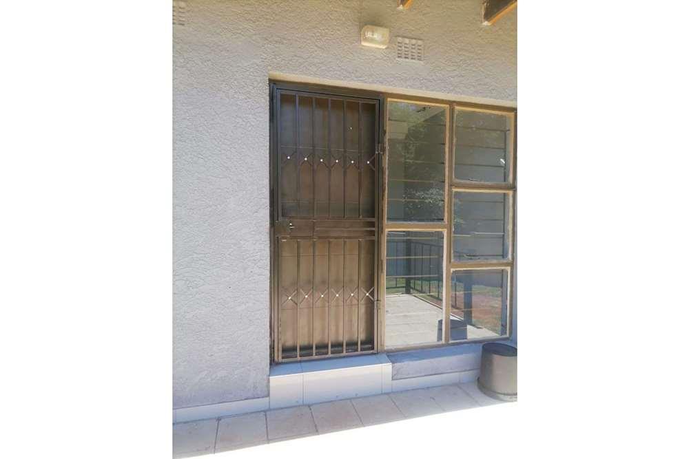 newly built cottage to rent in Birch Acres