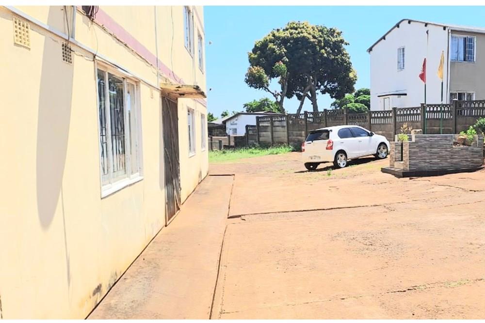 2 Bedroom Spacious Apartment for Sale in Rainham Phoenix