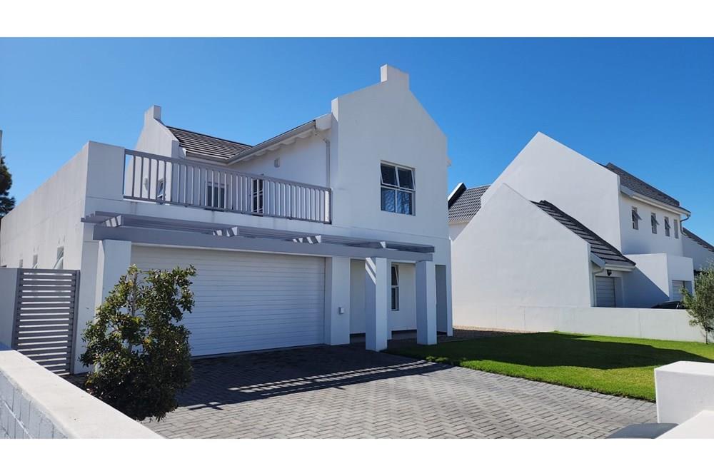 Picture perfect family home in Sandy Point Beach Estate, St Helena Bay