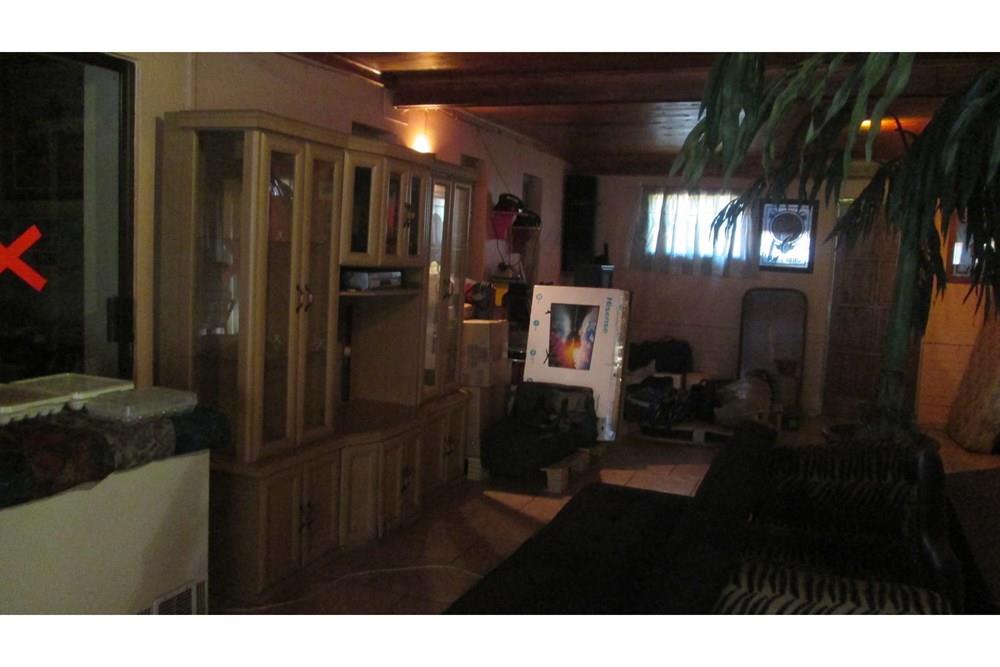 This huge home is situated in Three Rivers, Vereeniging with 4 bedrooms and a big yard with garden